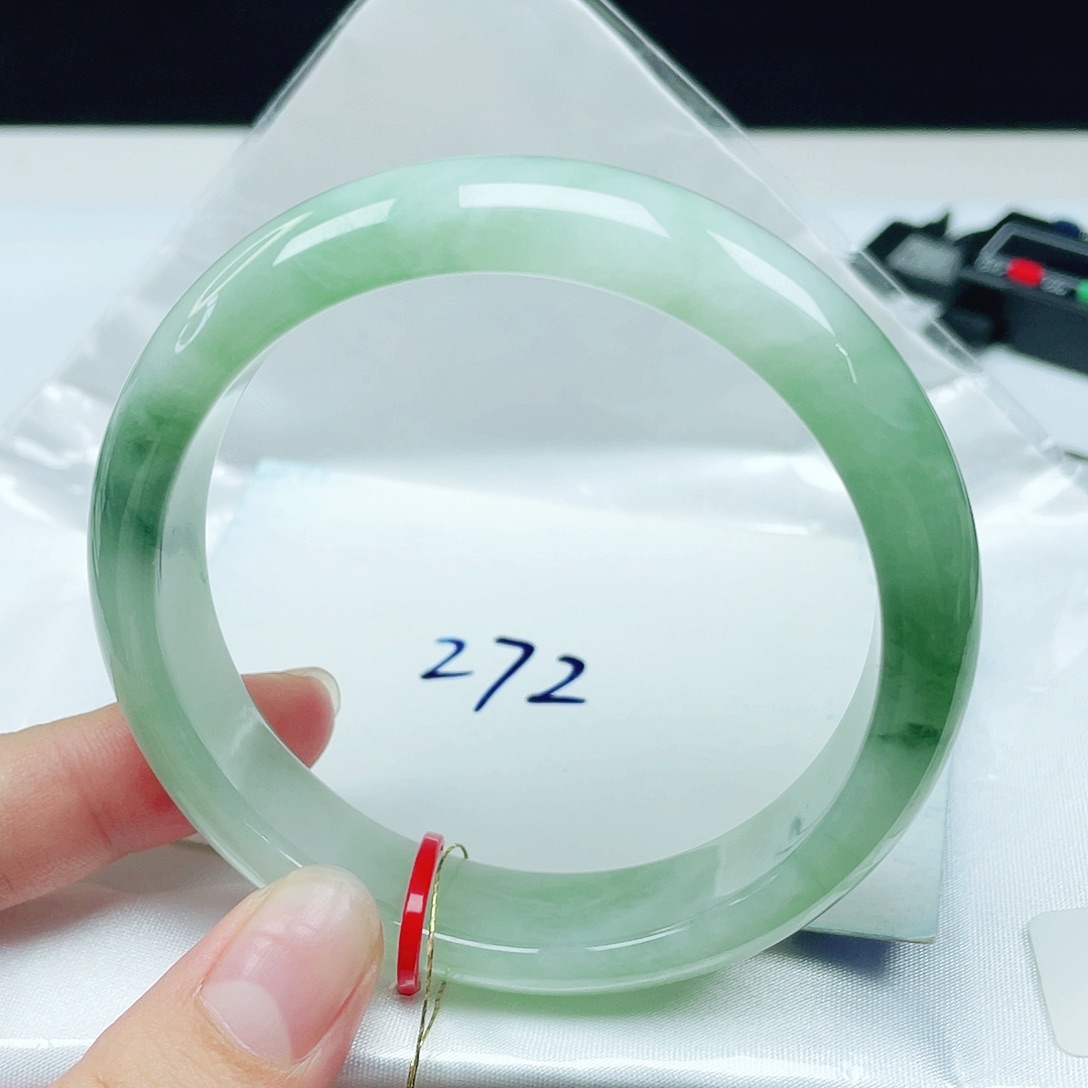 翡翠未镶嵌手镯正圈58