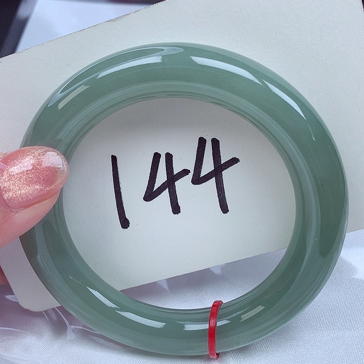 翡翠手镯未镶嵌翡翠