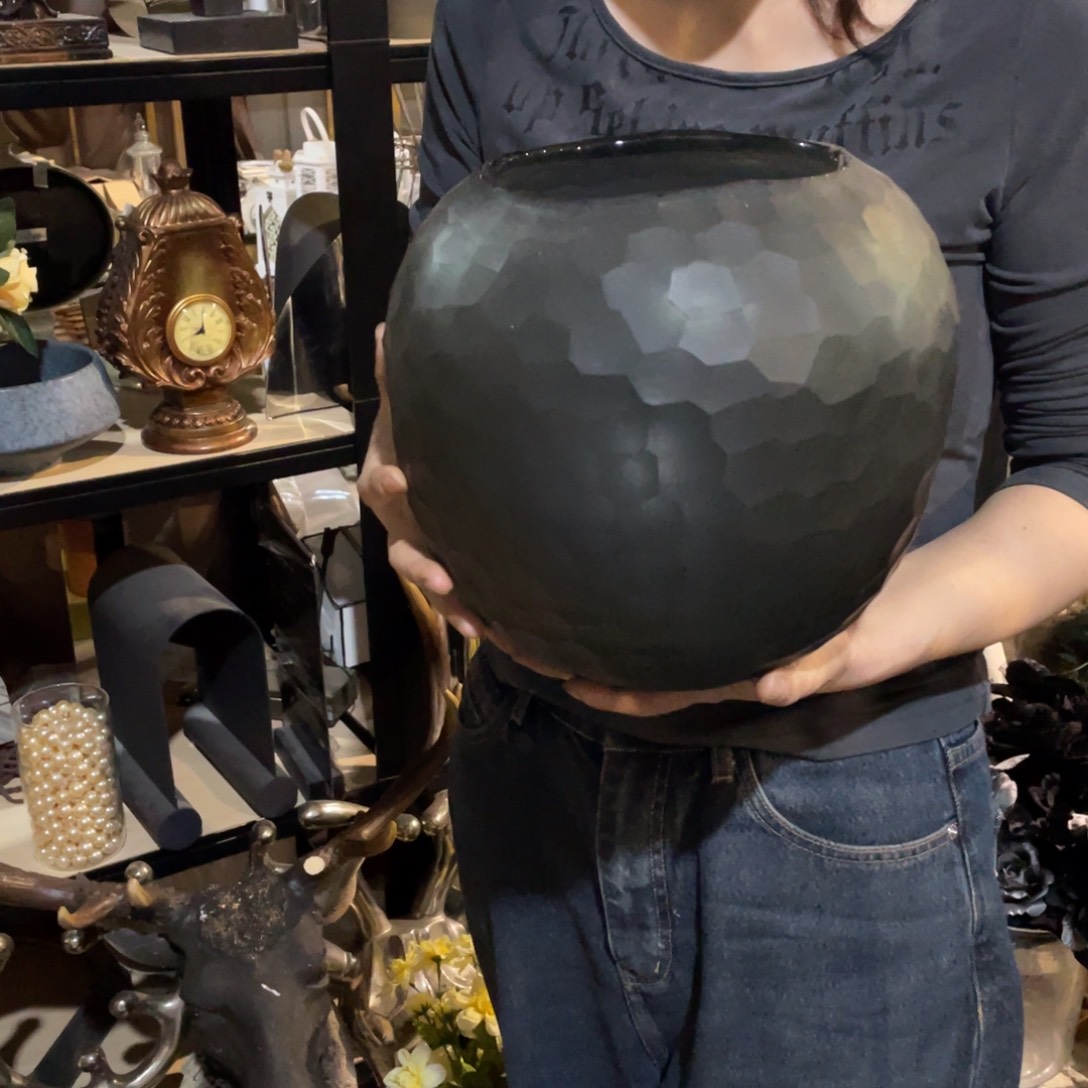 陶瓷花瓶，家居摆件。