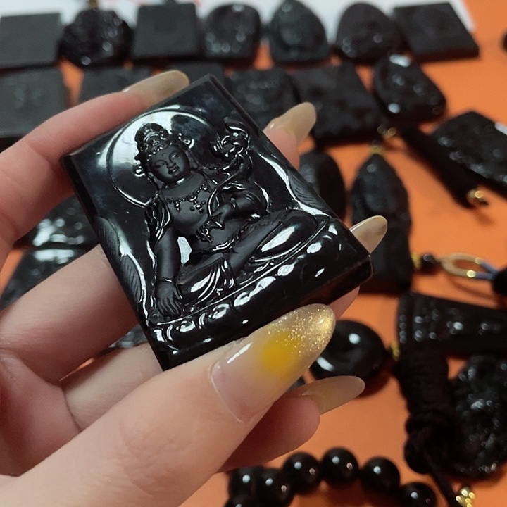 翡翠颈饰未镶嵌?****?翡翠吊坠