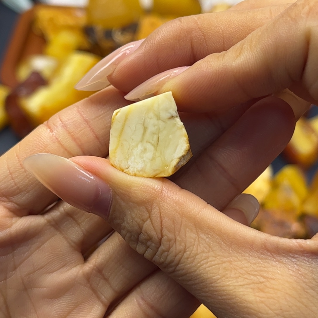 定制琥珀未镶嵌蜜蜡定制