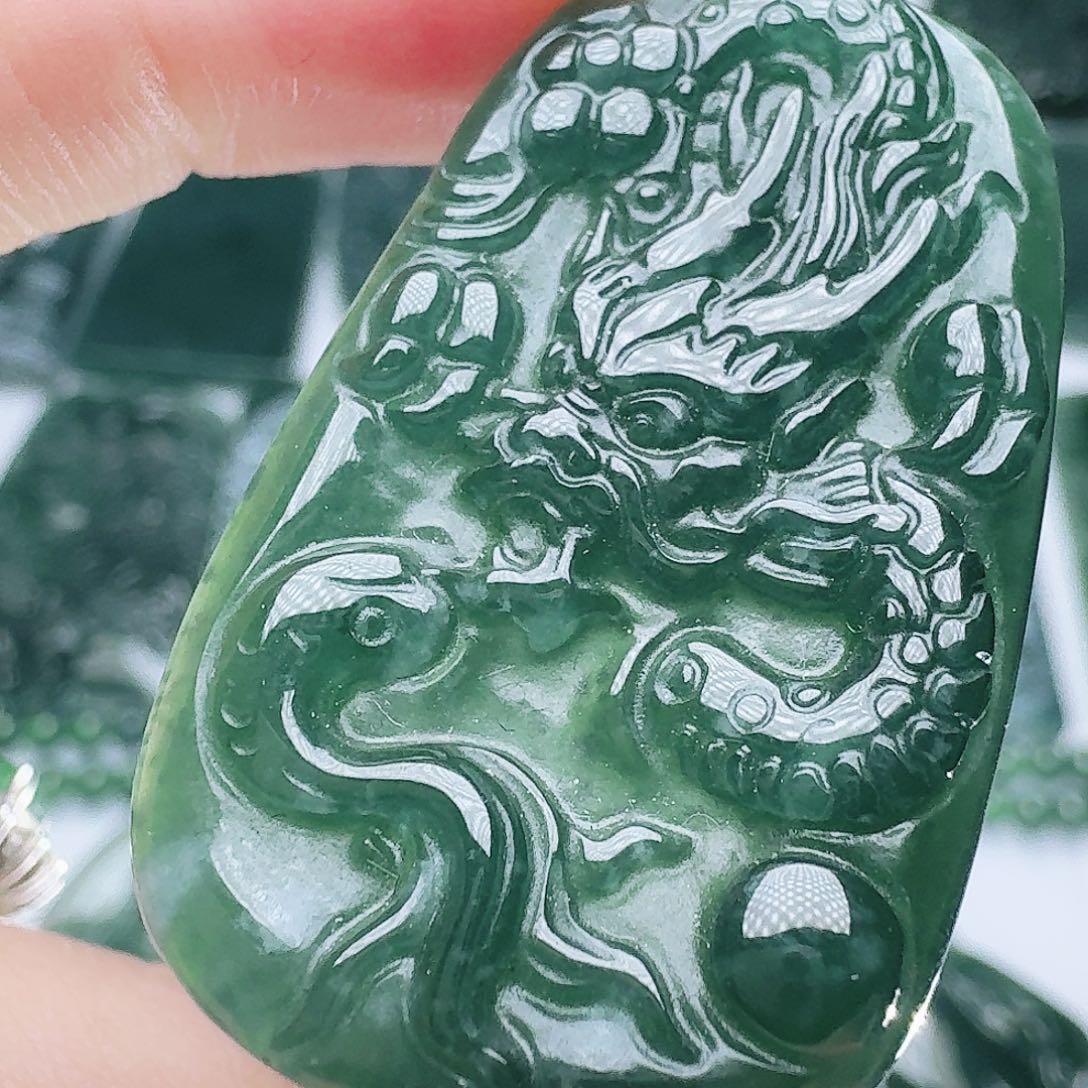 翡翠未镶嵌颈饰天然的A货翡翠多样性发其一 