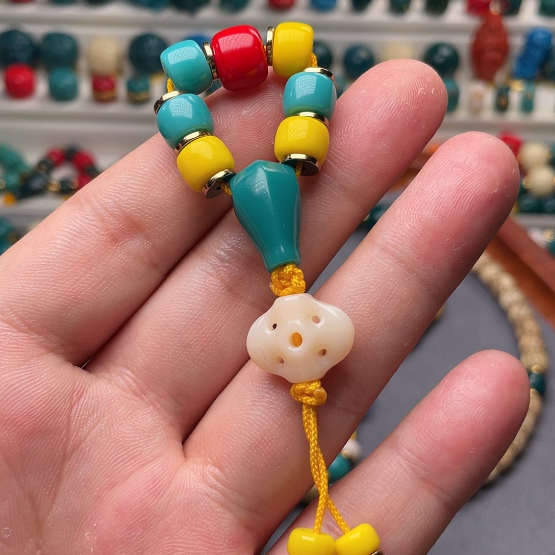 琉璃颈饰琉璃材质