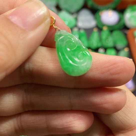 颈饰未镶嵌翡翠吊坠