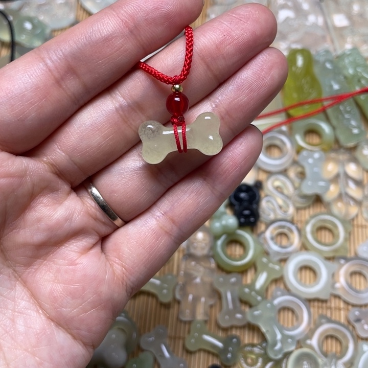 蛇纹石玉颈饰未镶嵌渝*…