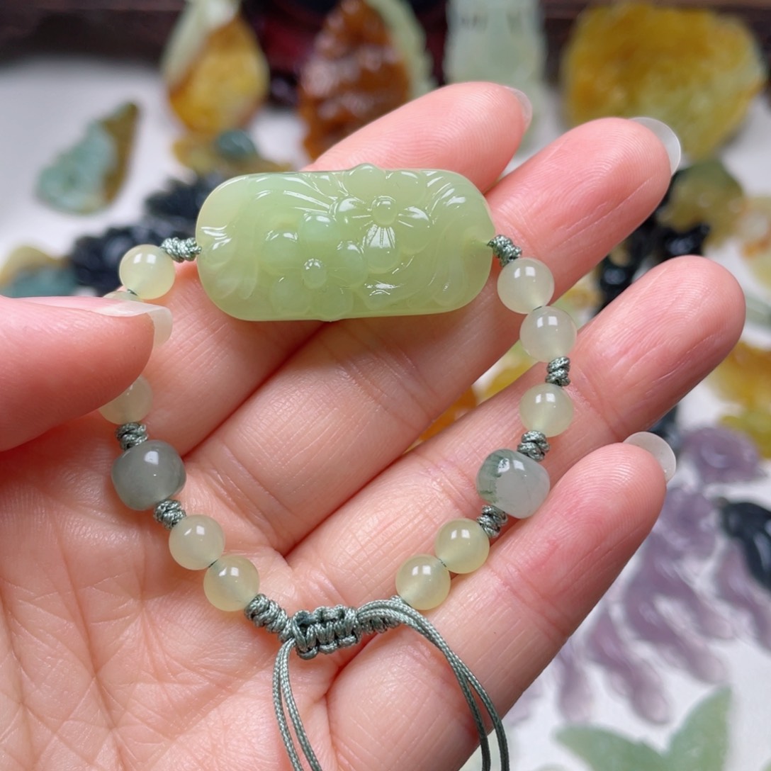 蛇纹石玉颈饰未镶嵌