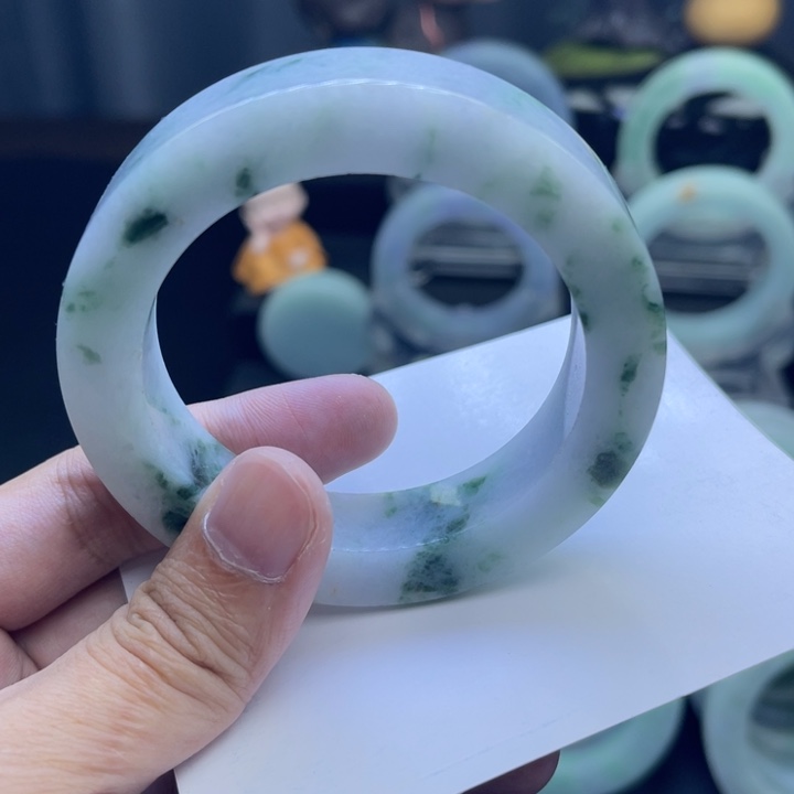 定制翡翠未镶嵌手镯