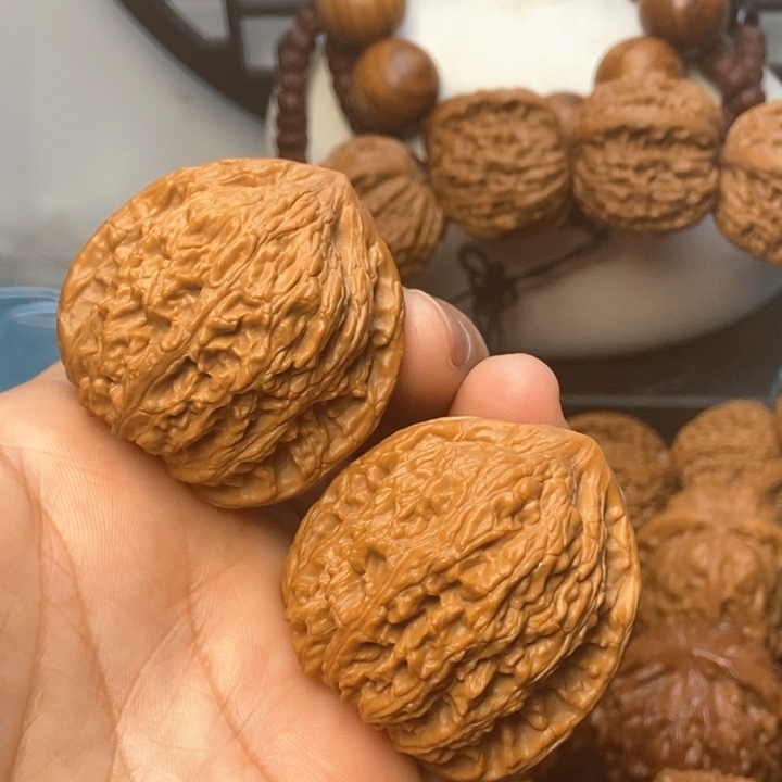 文玩核桃把件绣球