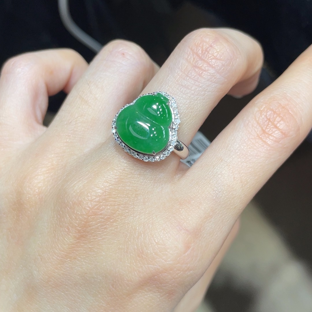 翡翠颈饰18K金镶嵌天然缅甸翡翠a货