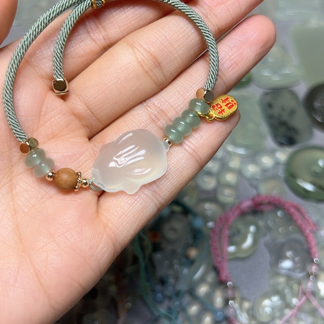 蛇纹石玉颈饰未镶嵌雯*
