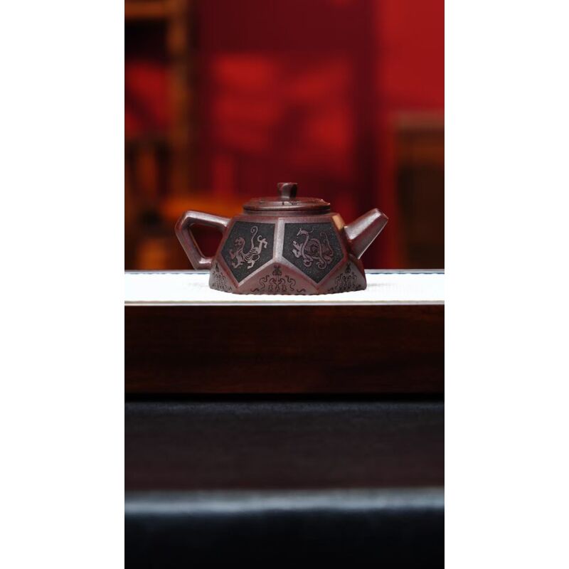 宜兴紫砂 钻方壶 古乌泥 230cc 周昌英h003