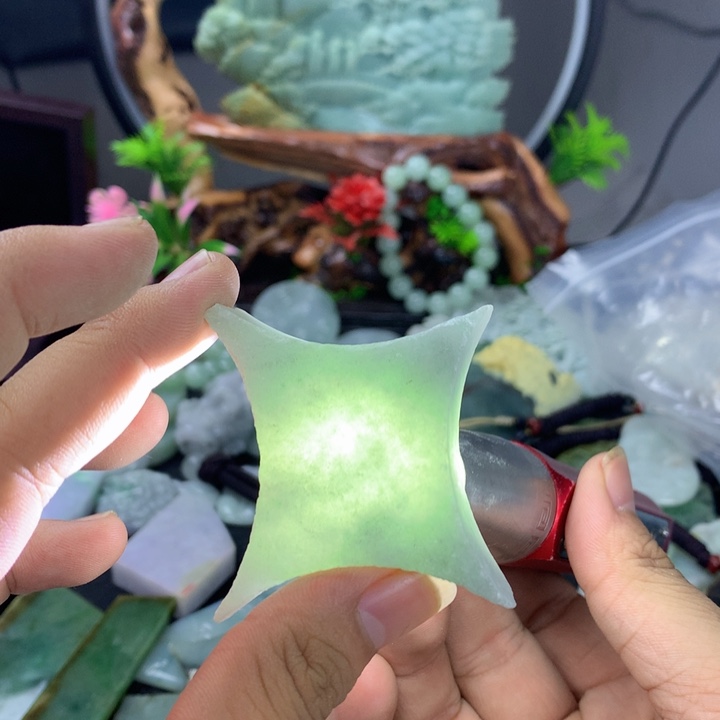 翡翠未镶嵌颈饰翡翠