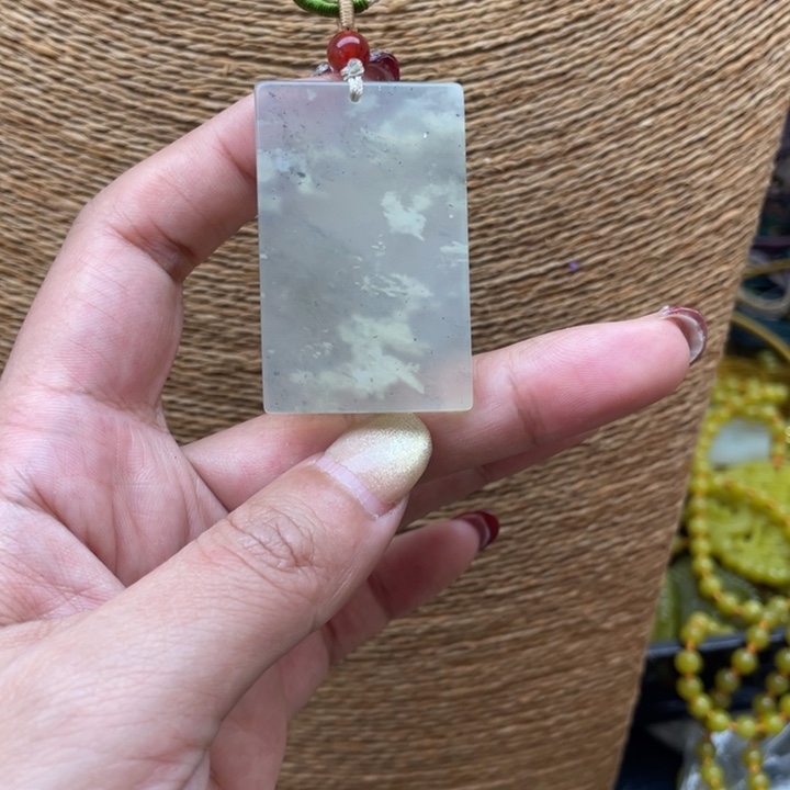 蛇纹石玉吊坠合金