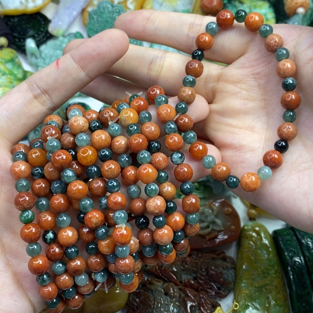 翡翠未镶嵌颈饰吊坠：多样性随机发货