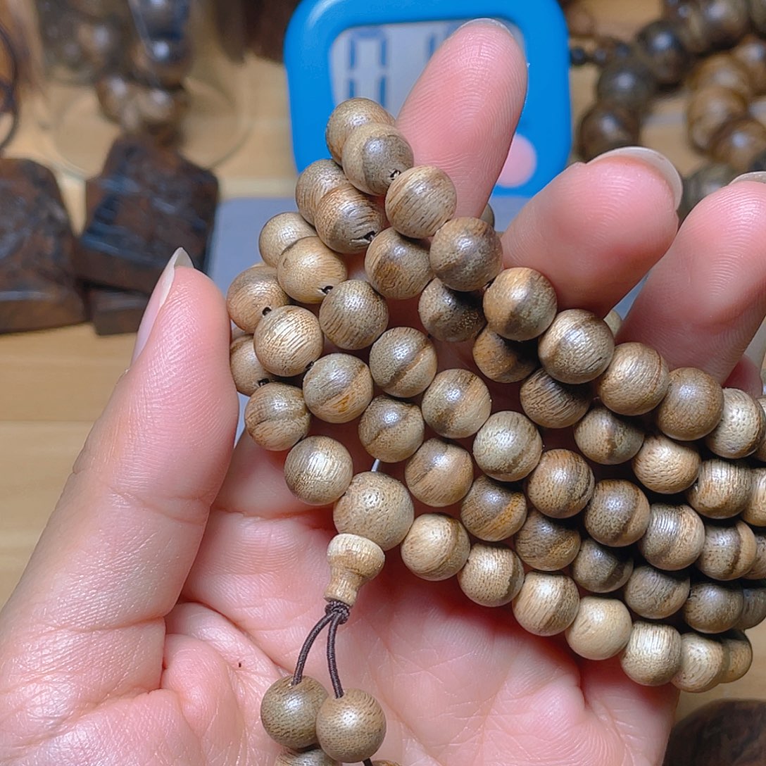 东***破沉香达拉干多圈手串19.7克