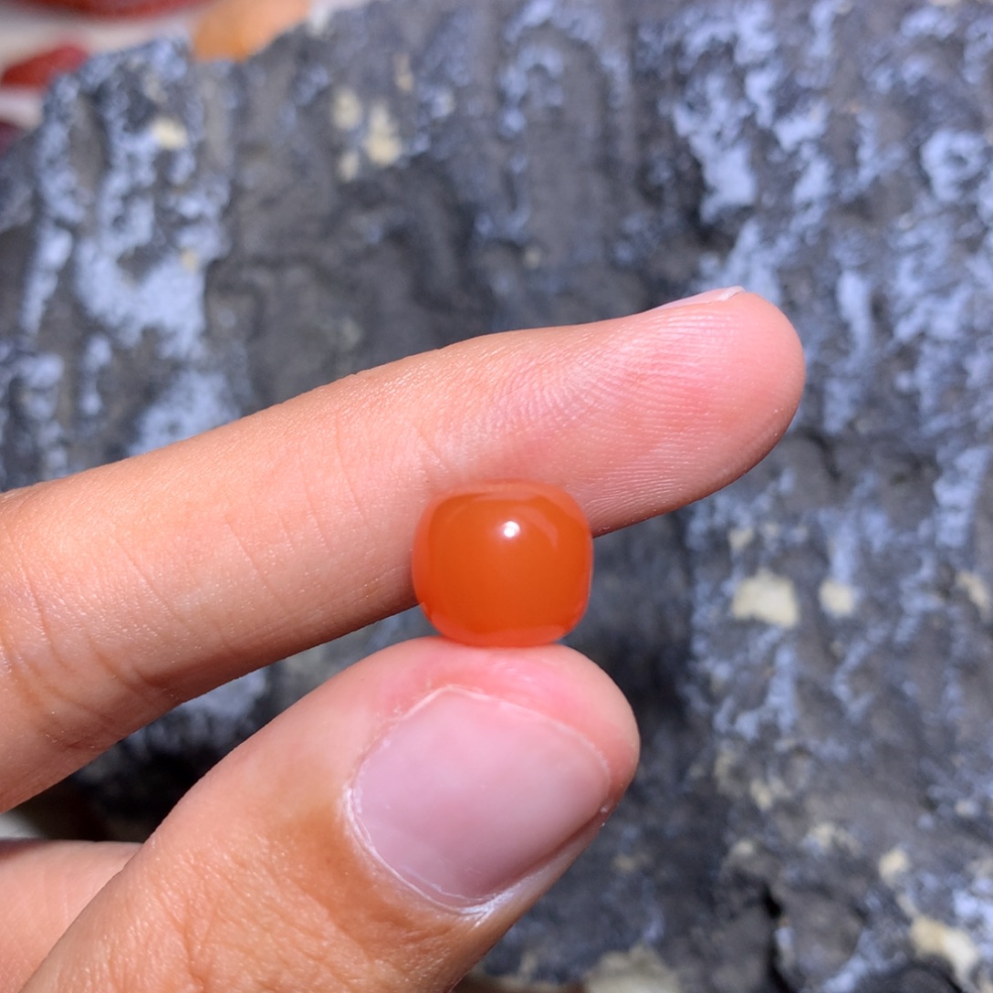 游***声南红玛瑙未镶嵌柿子老型9.9微微沙带