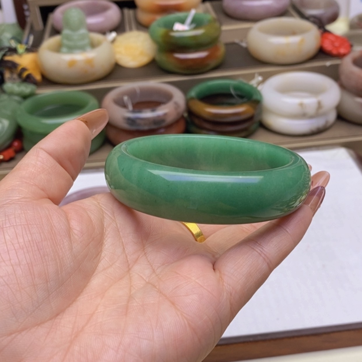 【闪购商品】石英质玉手镯未镶嵌嘻**哈