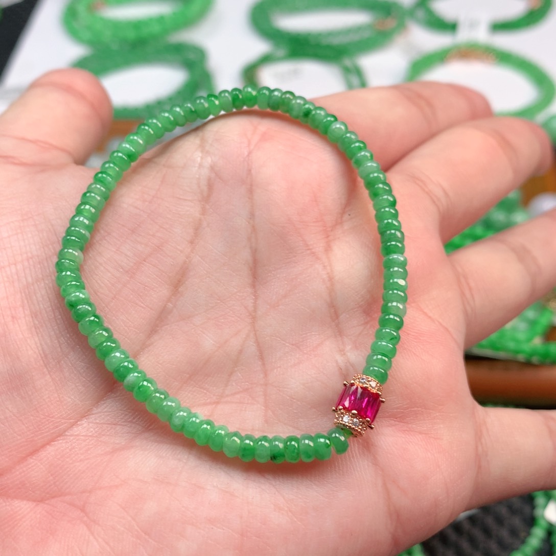 翡翠手链未镶嵌翡翠