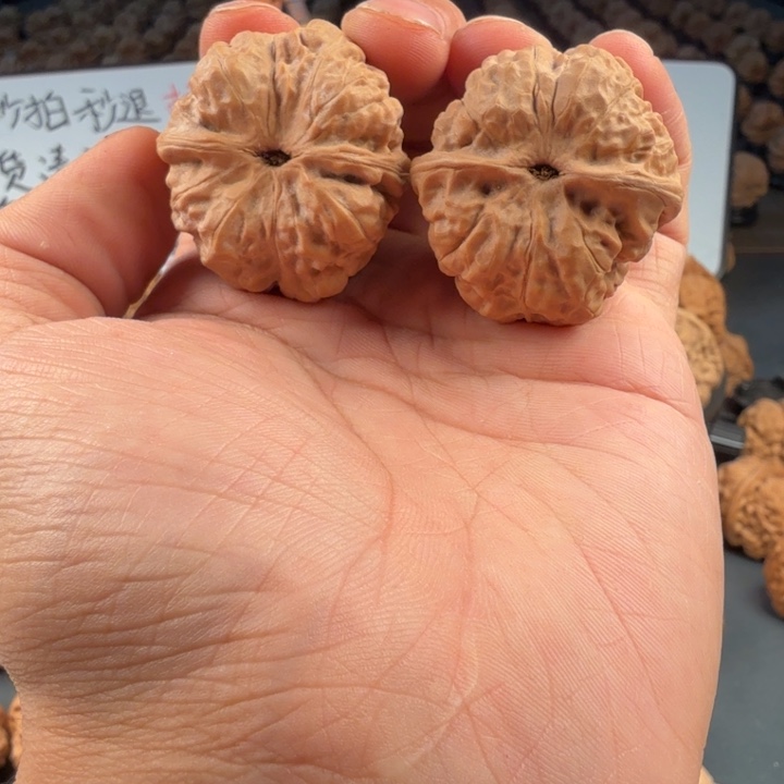 画***学吊坠文玩核桃蛤蟆的眼睛是真的