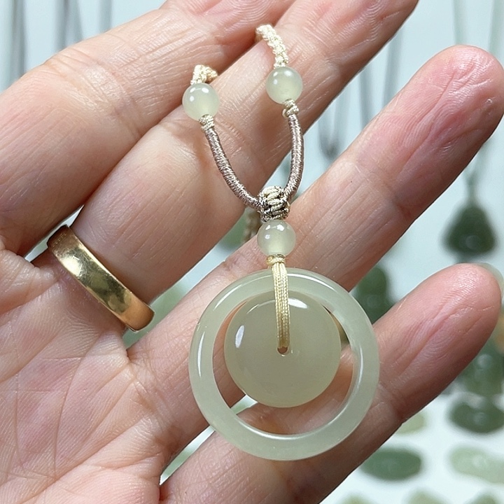 和田玉颈饰未镶嵌