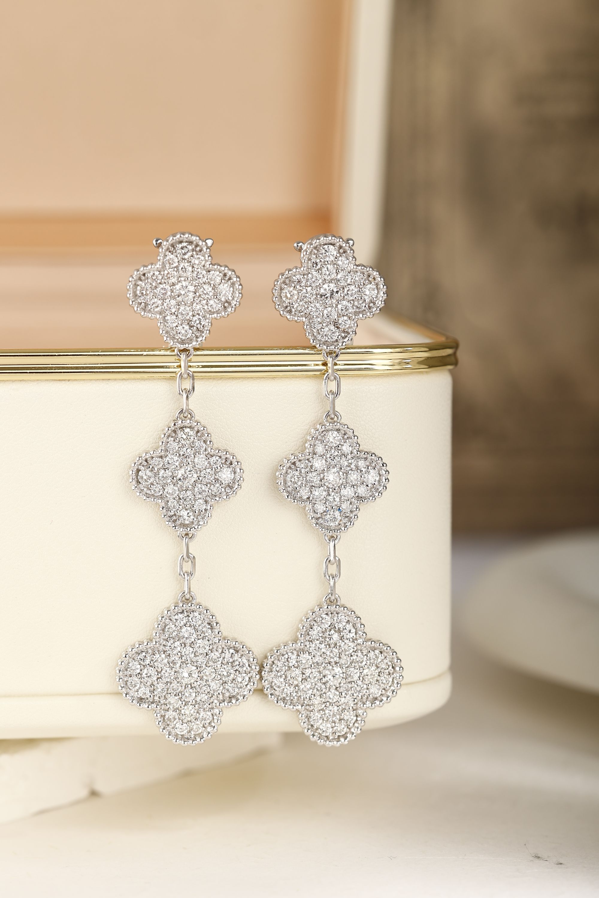 18K金 满钻三花四叶草耳扣 CZ(定制品质48小时鉴赏期)