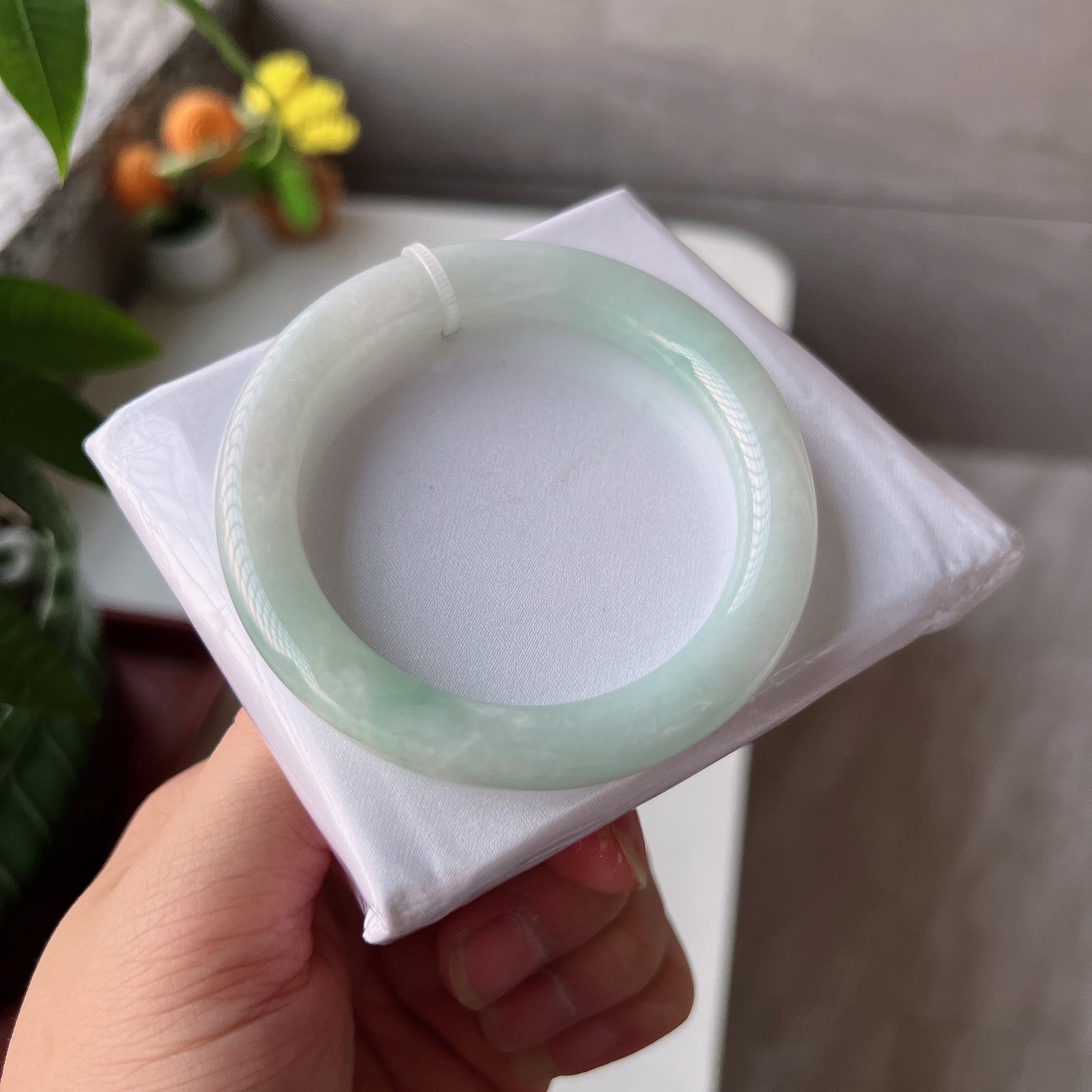 手机实拍0色差缅甸翡翠A货老坑冰糯种天然甜绿色圆条美人条手镯55