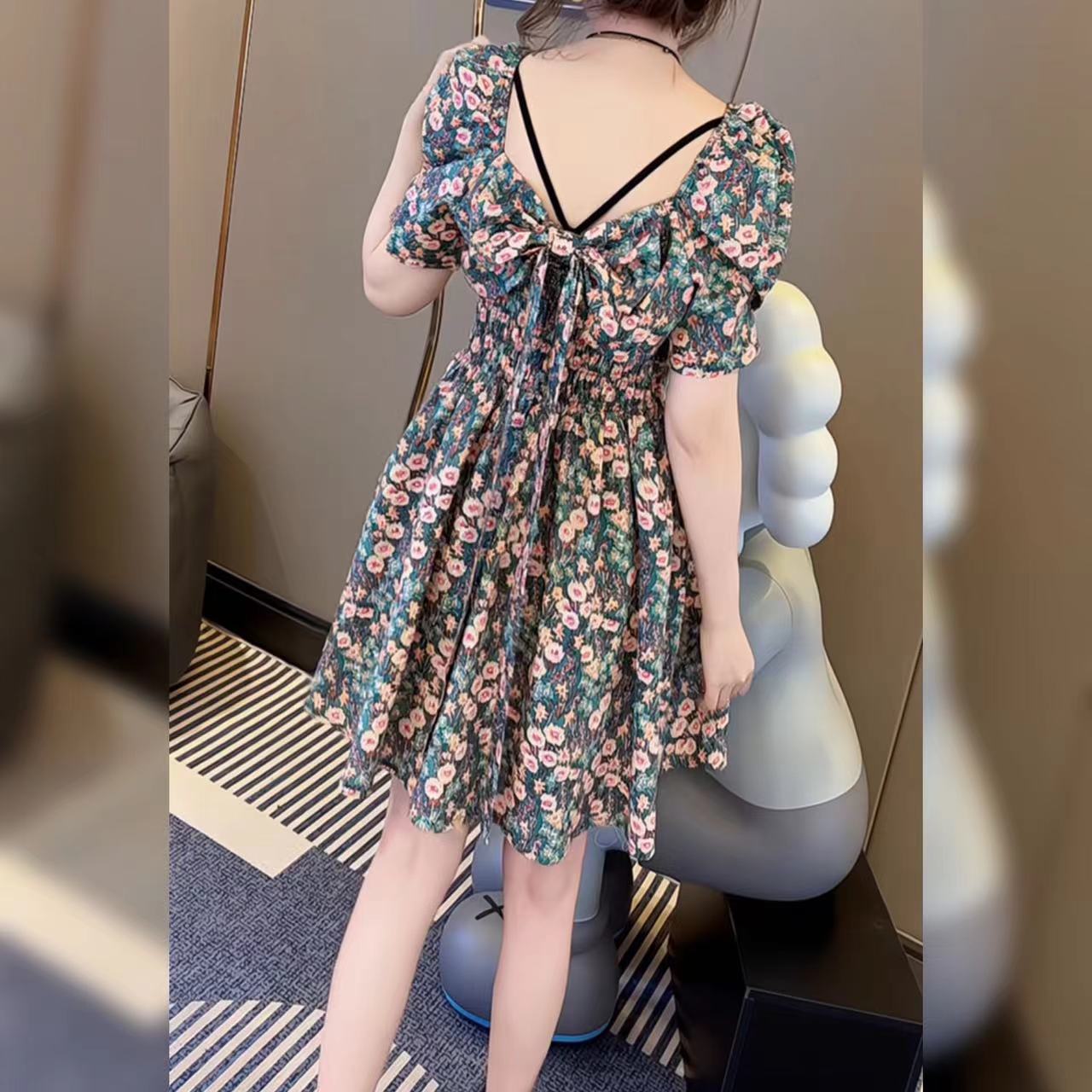 夏季韩版碎花气质网红美背连衣裙