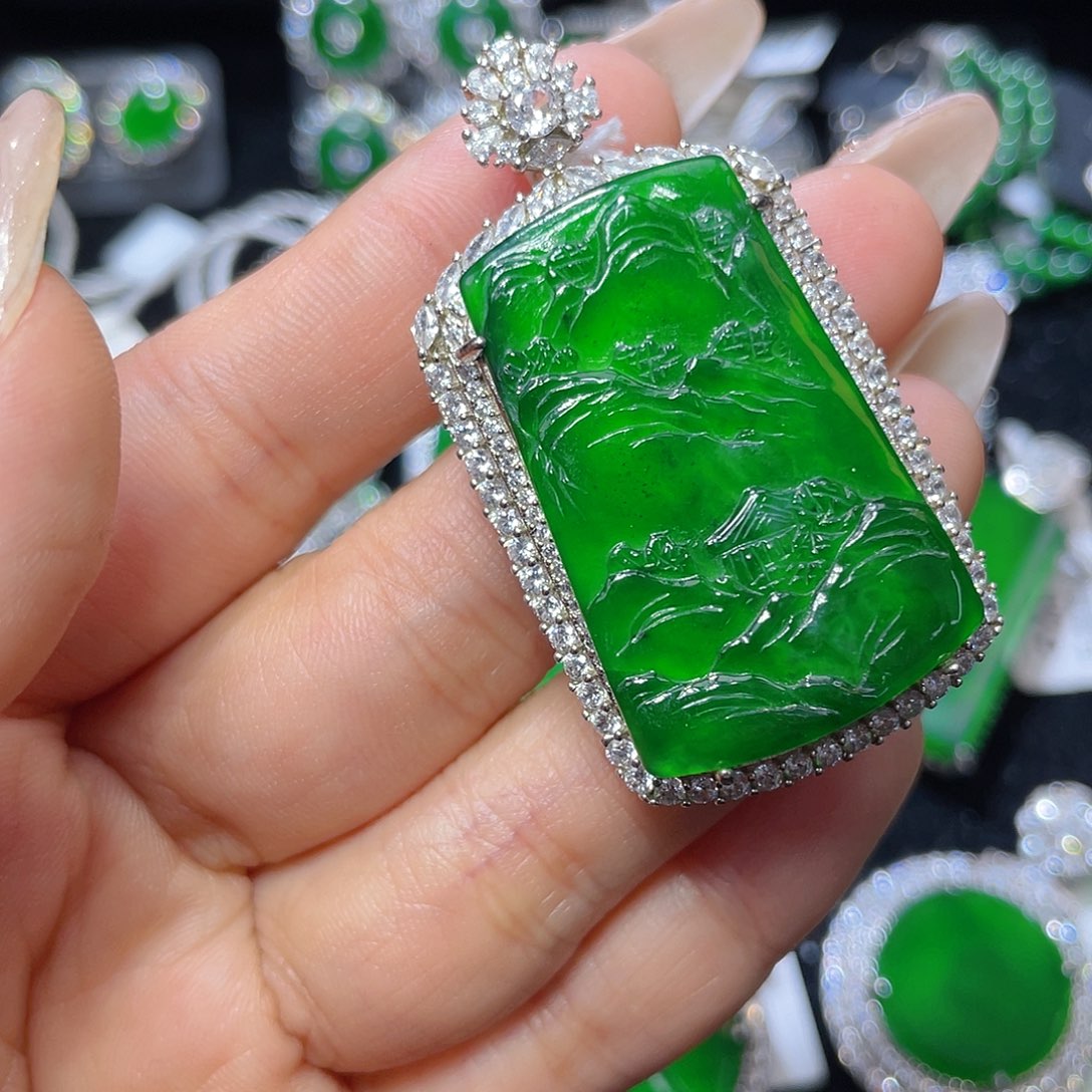 翡翠颈饰银S925镶嵌翡翠