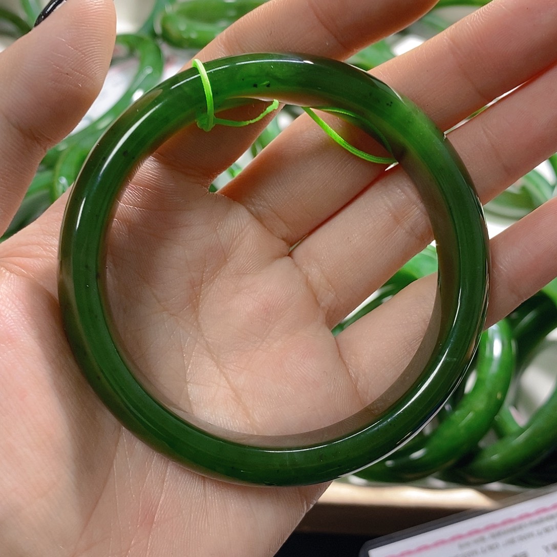 六***六和田玉（碧玉）未镶嵌手链