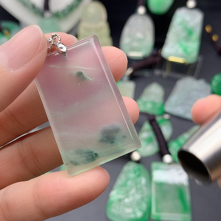 翡翠未镶嵌吊坠(赠链)