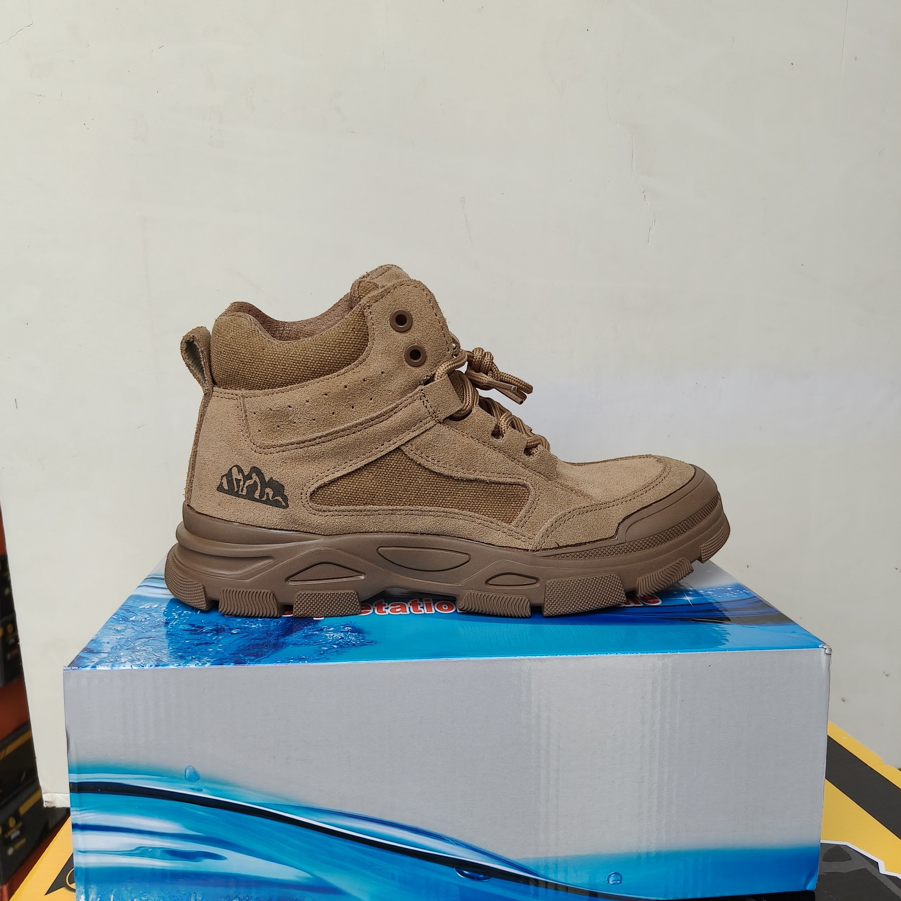 新款绝缘劳保鞋男塑钢头防砸防刺轻便软底牛皮防烫防滑电焊工作鞋