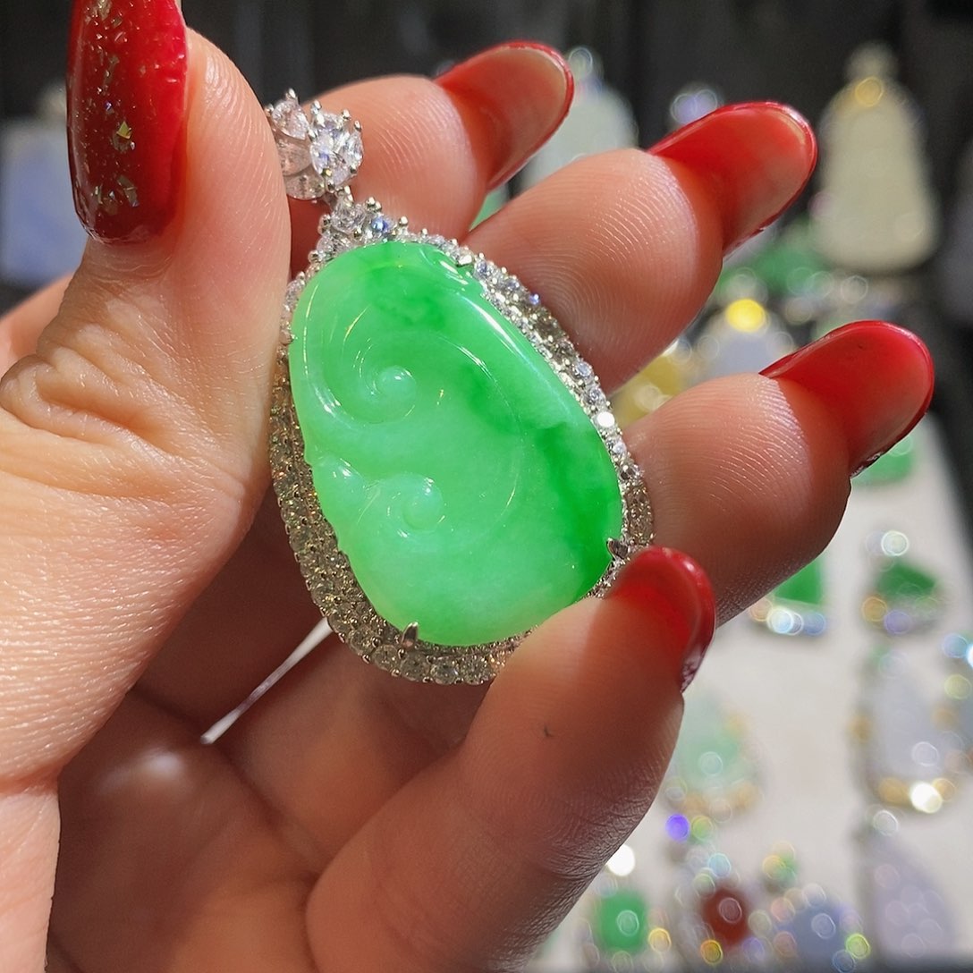 翡翠颈饰银S925镶嵌天然翡翠