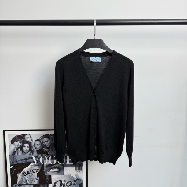 99新 Prada/普拉达 黑色针织开衫/38/99新