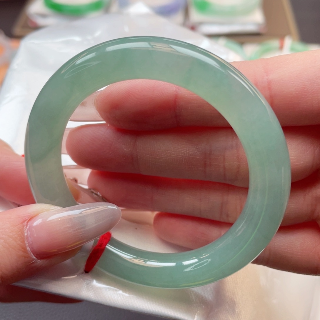 翡翠手镯未镶嵌50.0湖水绿 水灵灵水嘟嘟 27号