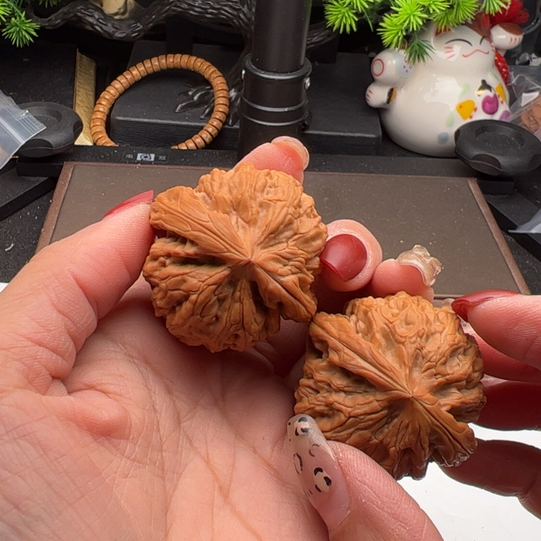 文玩核桃吊坠滢红锦鲤41