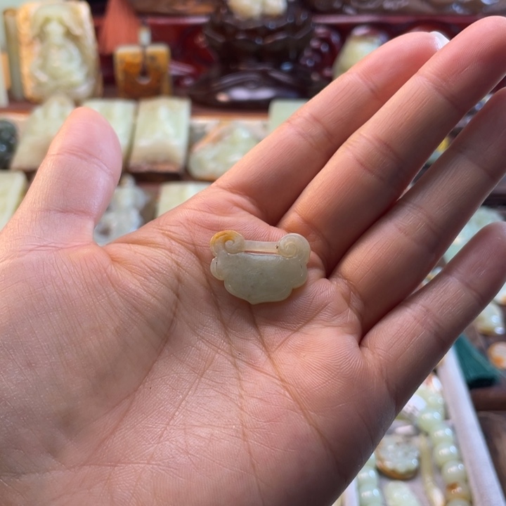 岫岩河磨玉（透闪石质玉）未镶嵌颈饰