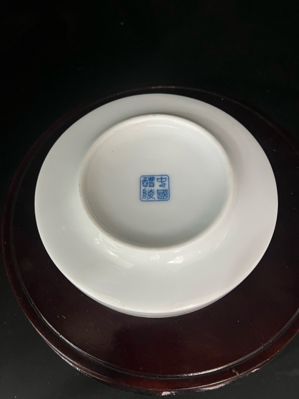 五彩釉下蓝草烟灰缸