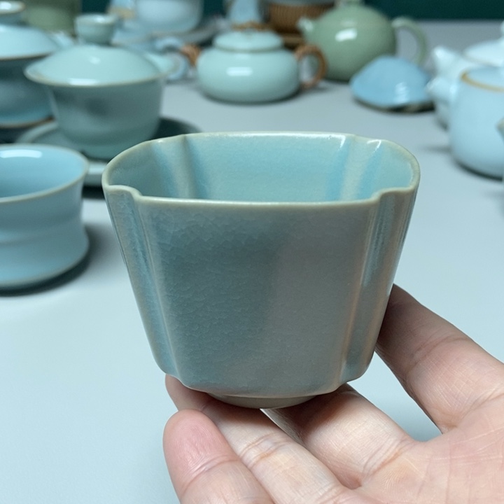 仿古冰花纹支钉四方杯，