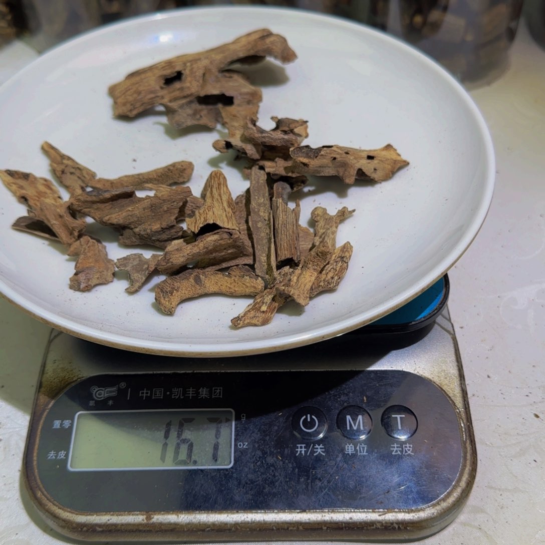 沉香沉香碎屑I****香香港土沉碎料16.7克！