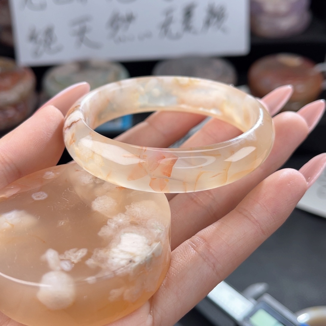 玛瑙/玉髓手镯未镶嵌52