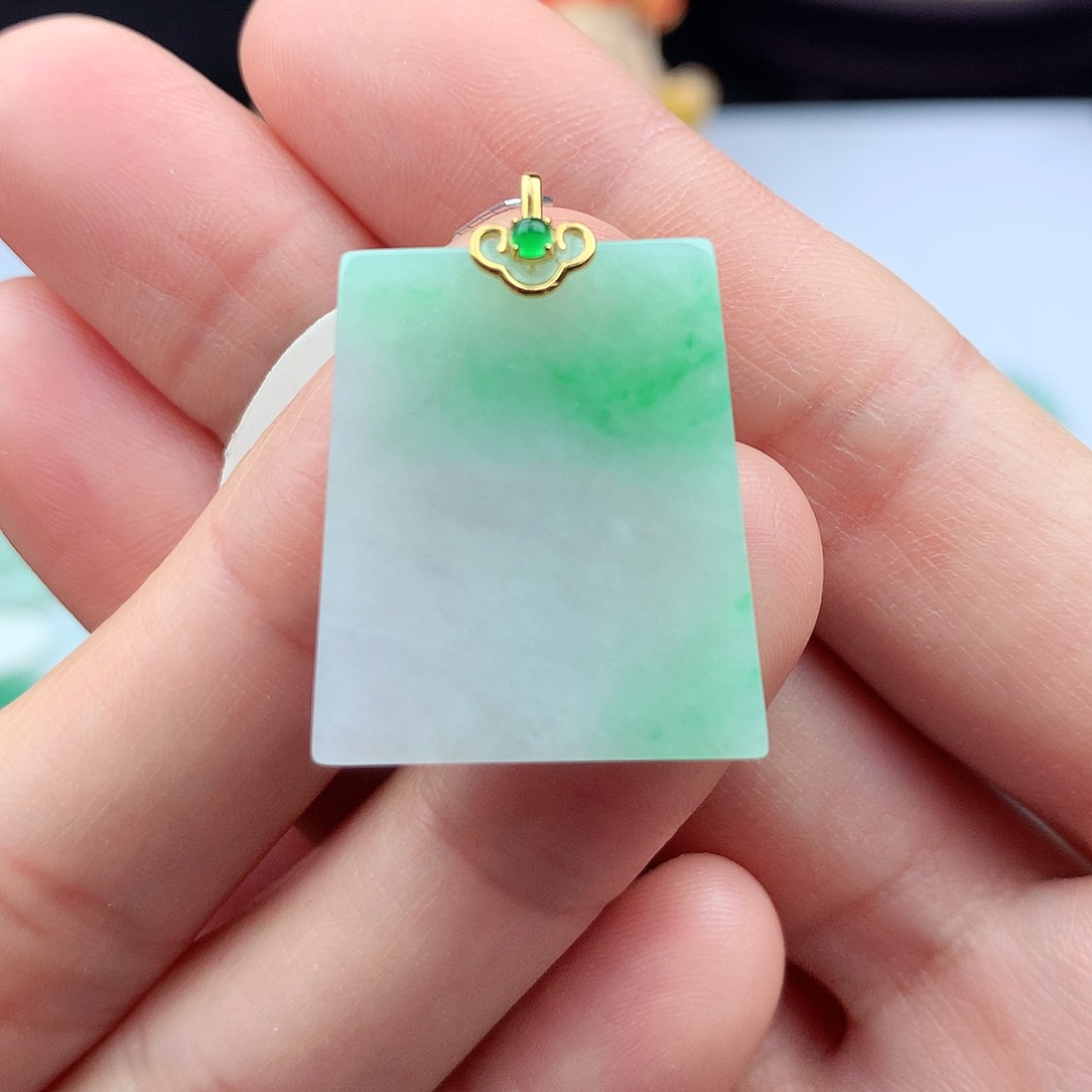 翡翠颈饰18K金镶嵌翡翠