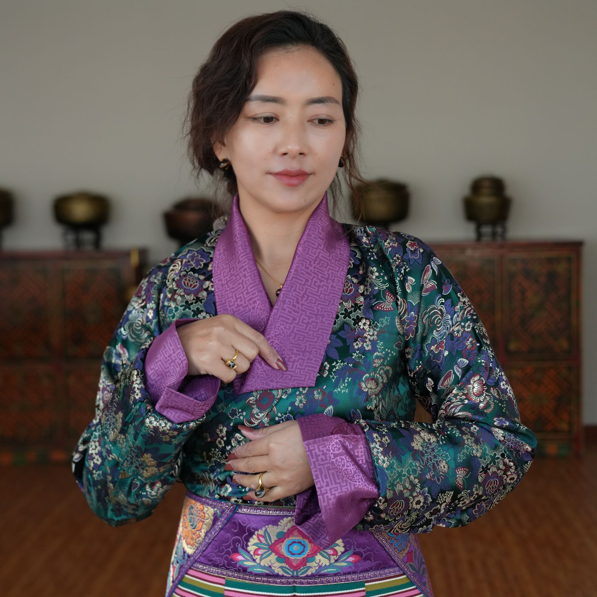 民族服 缎面长袖传统藏袍拉萨服四季款民族风藏式女款传统好看更