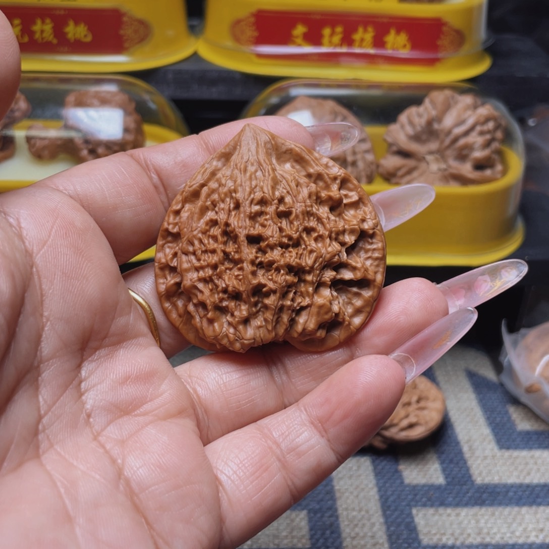 文玩核桃吊坠50桃心官帽挂件