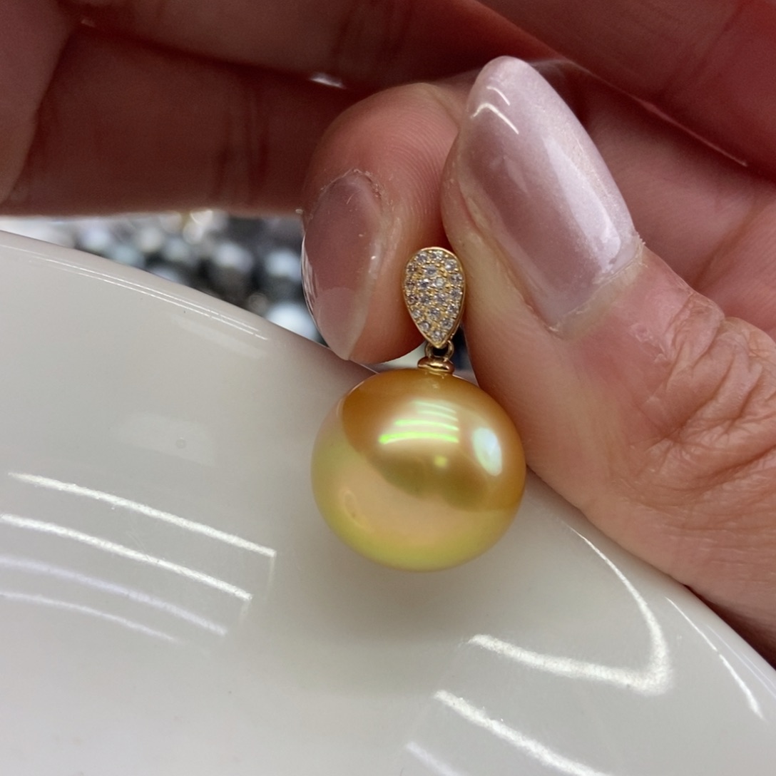 18K金镶嵌海水珍珠吊坠(不含链)