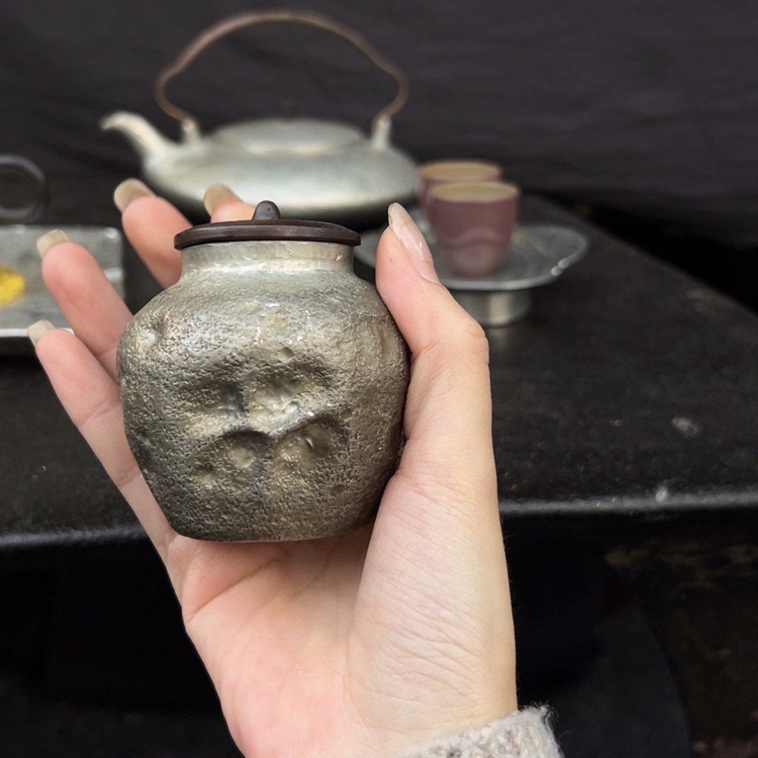 陶瓷。     陶瓷。      