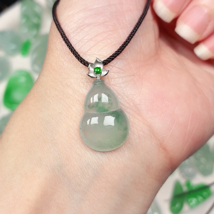 颈饰18K金镶嵌翡翠缅甸天然A货翡翠