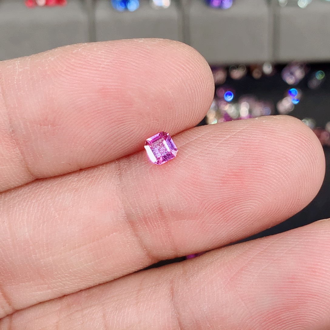 蓝宝石裸石未镶嵌0.35ct 纯天然粉蓝宝无烧