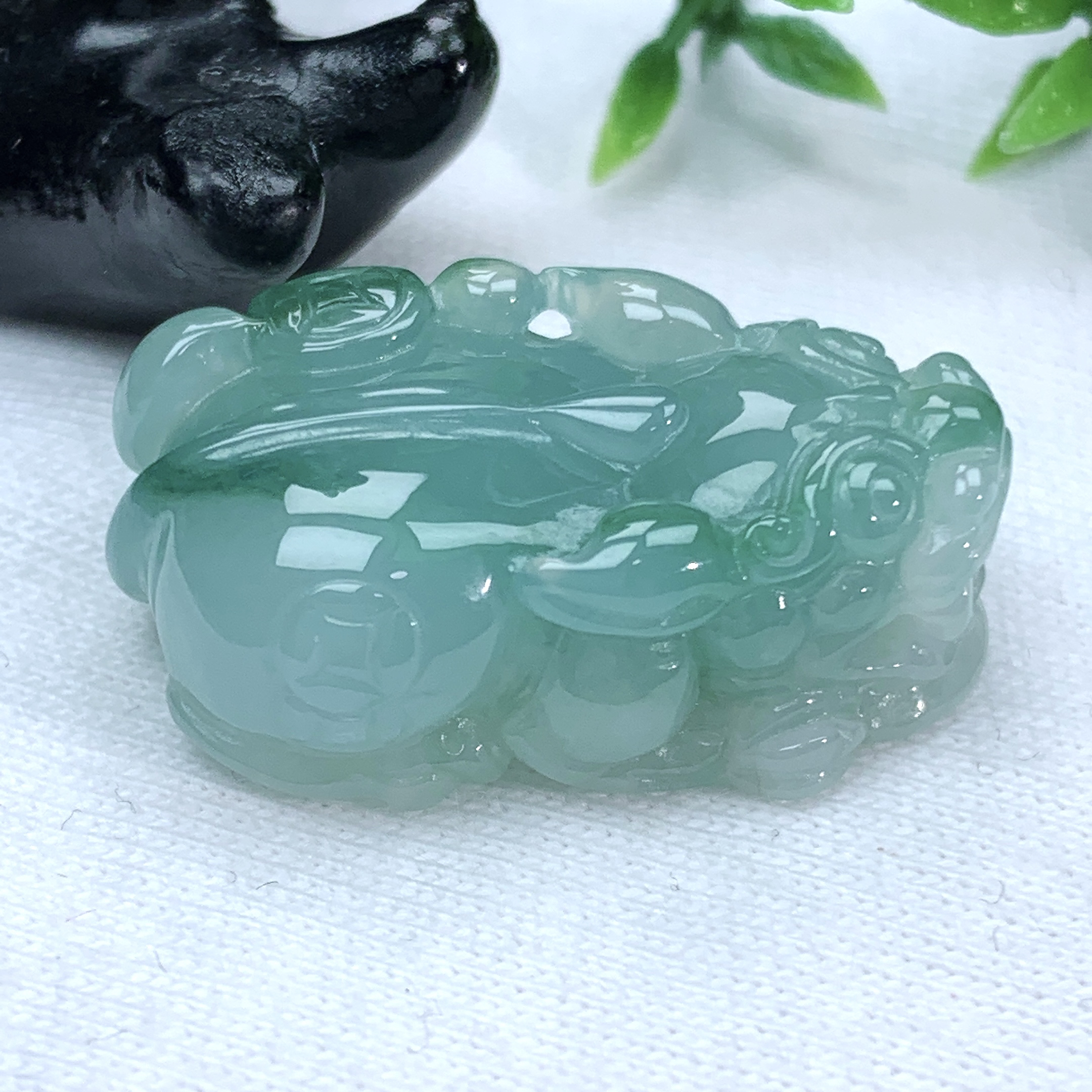 天然缅甸翡翠A货冰润飘花貔貅吊坠28−17.2−10.2mm