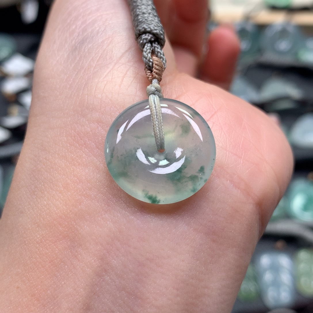 翡翠颈饰未镶嵌扣子