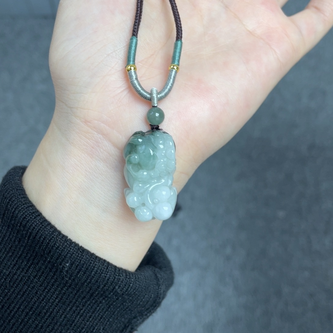 翡翠未镶嵌颈饰貔貅